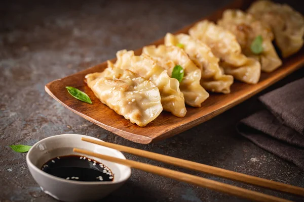 Asian dumplings with soy sauce — Stock Photo, Image