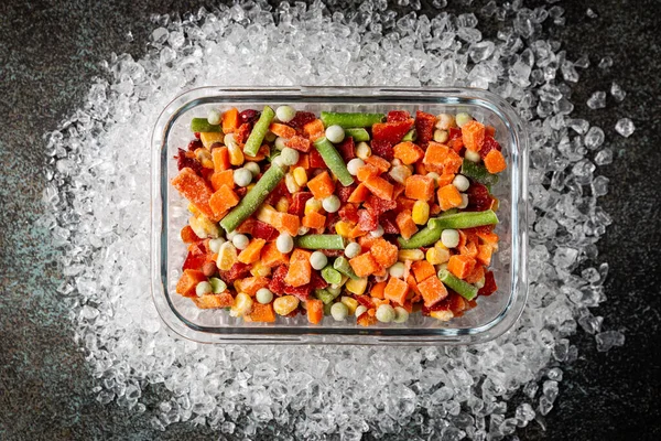 Смешанные замороженные овощи — стоковое фото