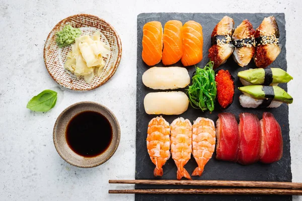 Uppsättning sushi och maki — Stockfoto