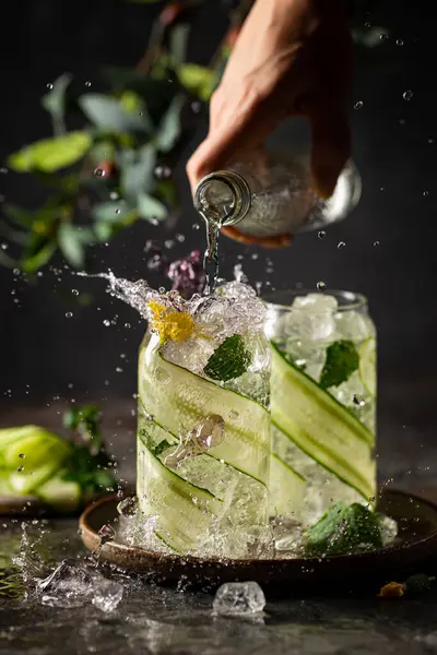 Pepino infundido agua de desintoxicación —  Fotos de Stock