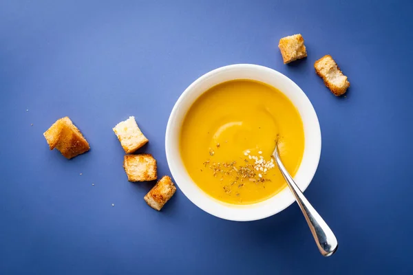 Овочевий вегетаріанський вершковий суп — стокове фото