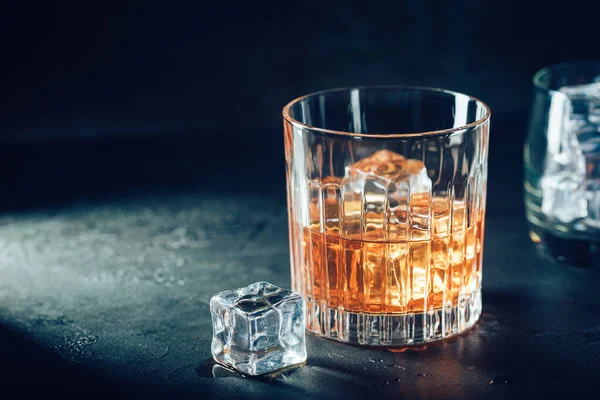 Un vaso de whisky escocés —  Fotos de Stock