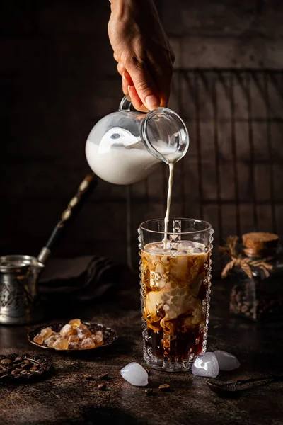 Café glacé dans un grand verre — Photo