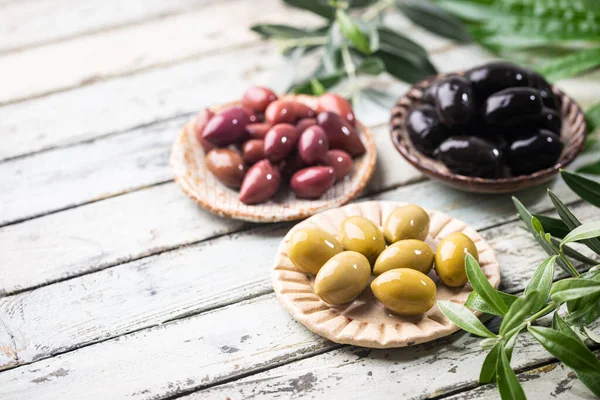 Black and green olives — Stock Photo, Image