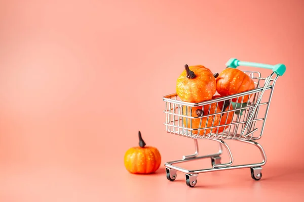 Abóboras no carrinho de compras — Fotografia de Stock