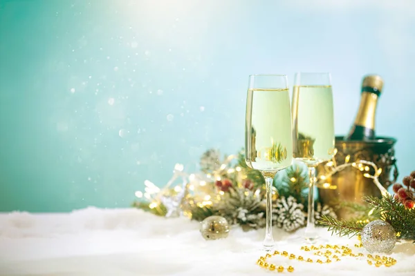 Karácsonyi pezsgős poharak — Stock Fotó