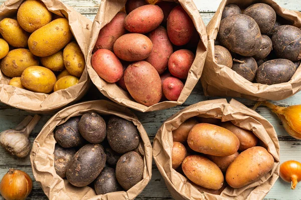 Varie varietà di patate novelle — Foto Stock