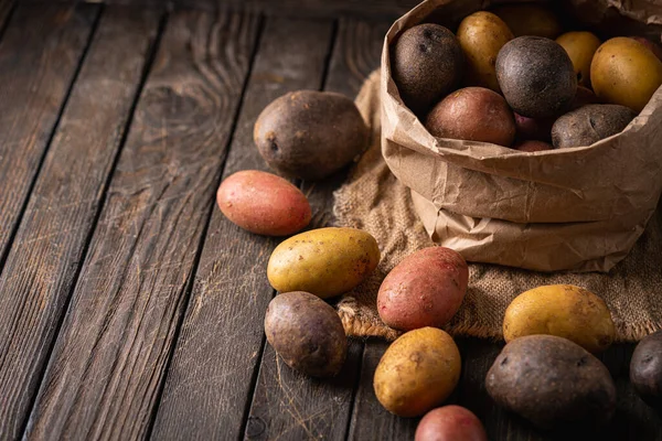 Varie varietà di patate novelle — Foto Stock