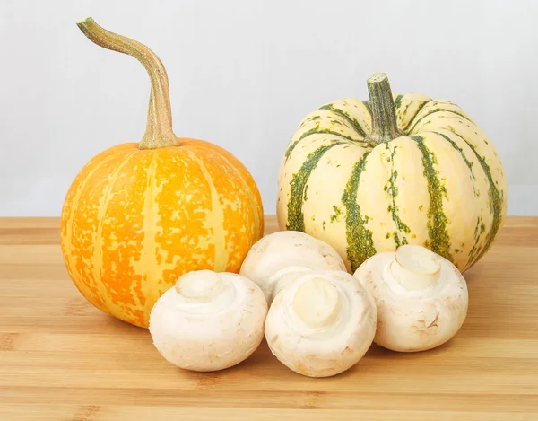 Zucca decorativa zucca e funghi — Foto Stock