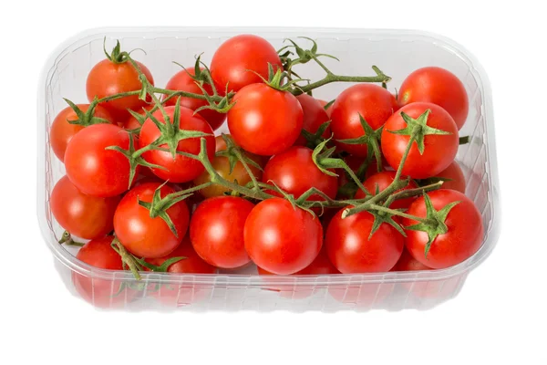 Tomates cherry en un recipiente de plástico —  Fotos de Stock