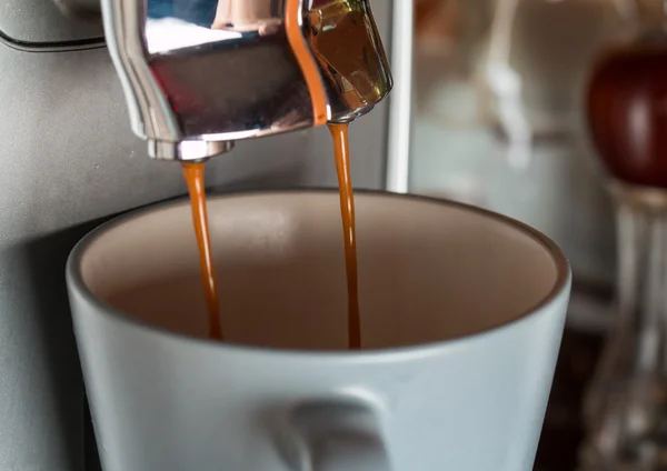 Máquina de café fazendo café — Fotografia de Stock