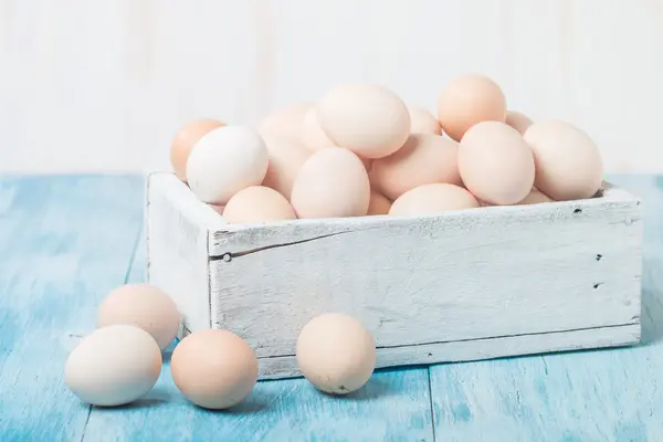 Farm fresh chicken eggs in box — Stock Photo, Image