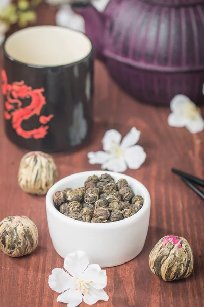 Asian tea set with dried green tea and sugar — Stock Photo, Image