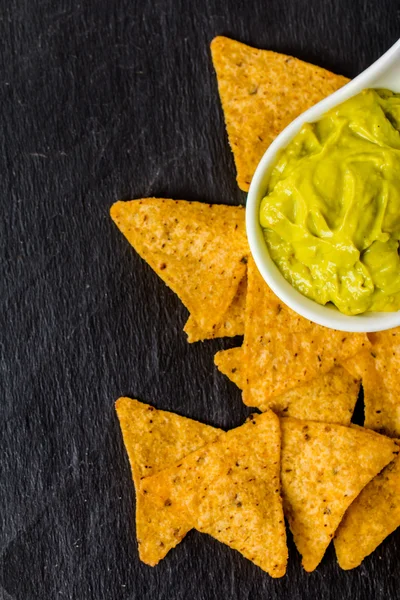 Fresh guacamole dip with chips — Stock Photo, Image