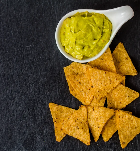 Fresh guacamole dip with chips — Stock Photo, Image