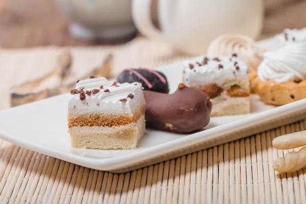 Kue kecil dengan isian yang berbeda — Stok Foto