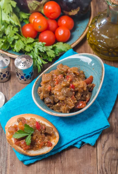 Aubergine kaviaar in een kom — Stockfoto