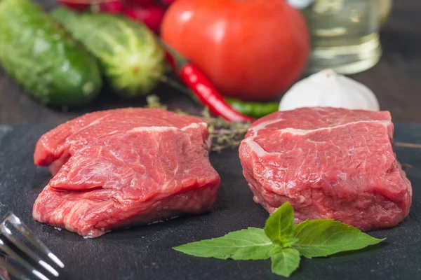 Ruwe vers Gemarmerde rundvlees Steak — Stockfoto