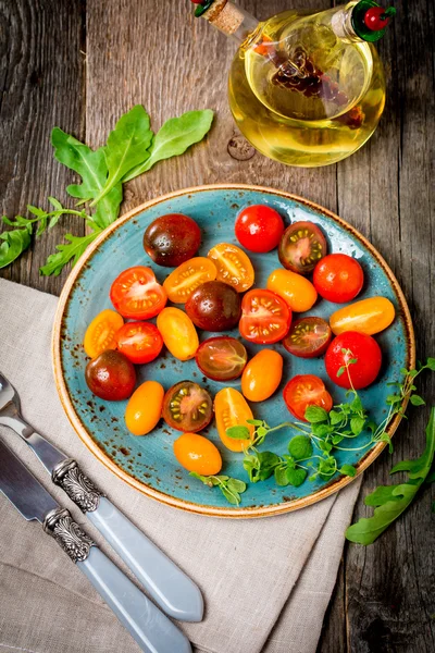 Salad with fresh colorful tomatoes — Stock Photo, Image