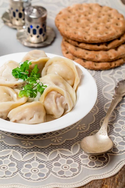 Domowe pierogi mięso - pelmeni rosyjski — Zdjęcie stockowe