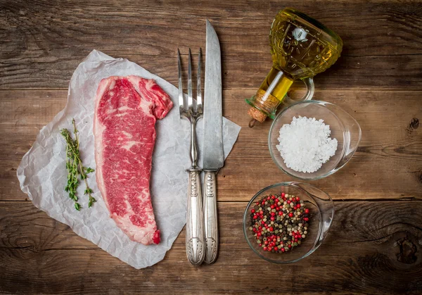 Carne fresca cruda Bistecca di Ribeye — Foto Stock