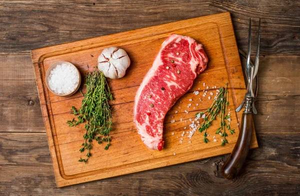 Viande fraîche crue Ribeye Steak — Photo