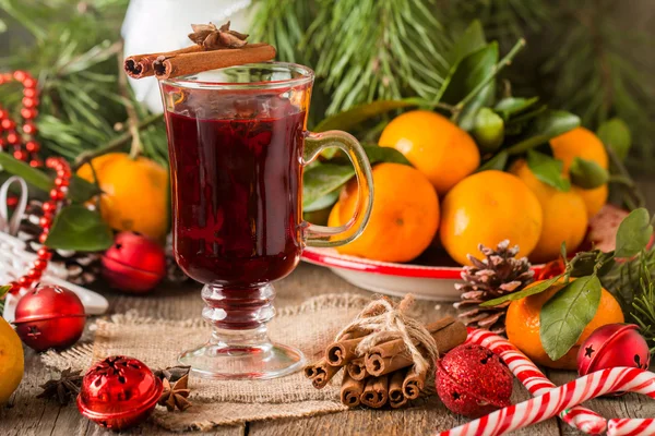 Traditional winter mulled wine — Stock Photo, Image