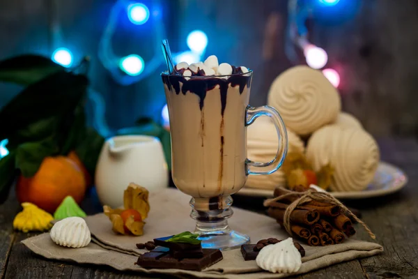 Horké latte s marshmallows — Stock fotografie