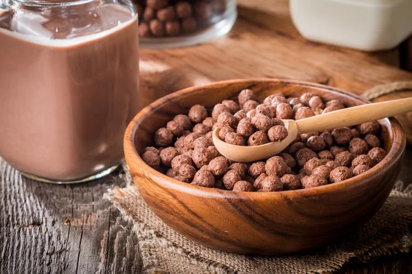 Müsli-Schokokugeln in Schüssel — Stockfoto