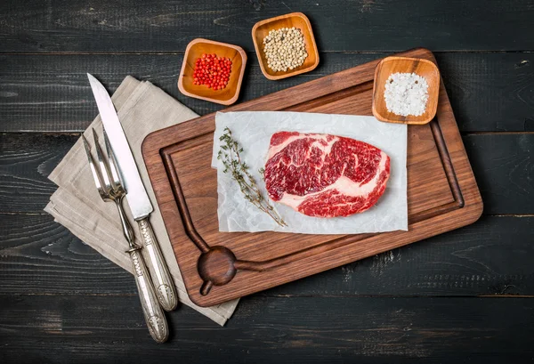Rå fersk kød Ribeye Steak - Stock-foto