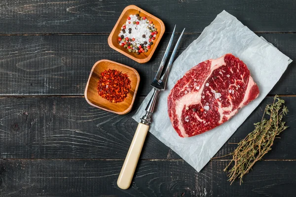 Carne fresca cruda Bistecca di Ribeye — Foto Stock