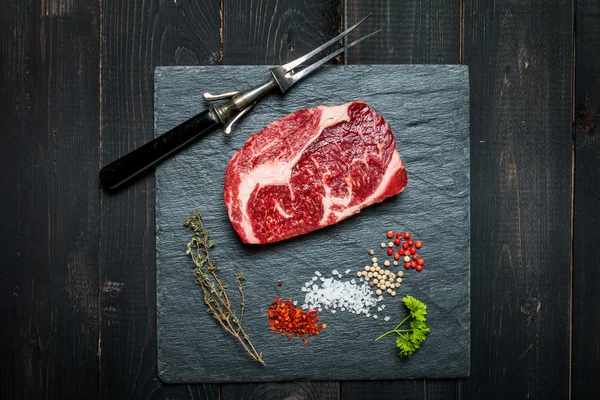 Carne fresca cruda Bistecca di Ribeye — Foto Stock