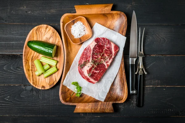 Carne fresca cruda Ribeye Steak —  Fotos de Stock