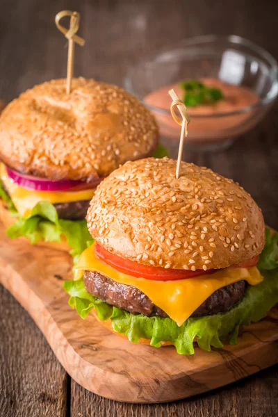 Primer plano de hamburguesas caseras — Foto de Stock