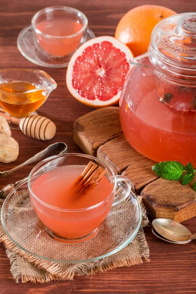 Grapefruity bylinkový čaj se zázvorem a medem — Stock fotografie