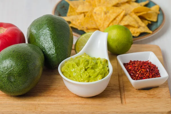 Ingrediënten voor Guacamole en Guacamole duik — Stockfoto