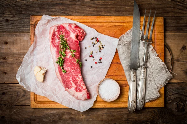 Carne fresca cruda Ribeye Steak — Foto de Stock