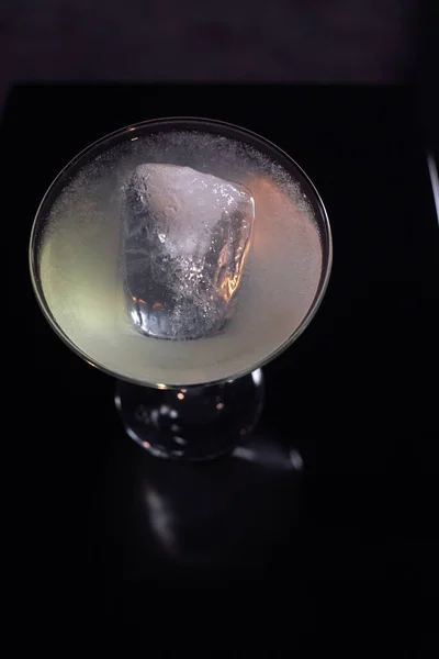Cóctel Gimlet Del Uyeda Una Copa Martini — Foto de Stock