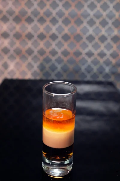 Shot Bardağında Kısa Bir Abc Kokteyli — Stok fotoğraf