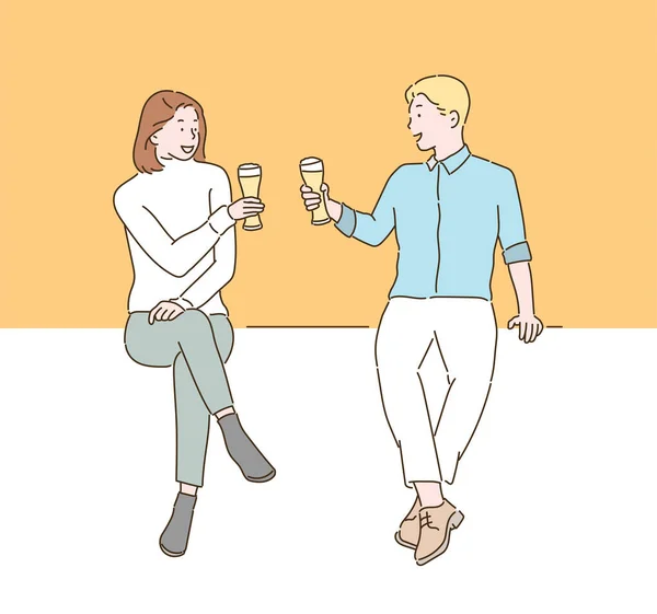 Deux Personnes Trinquent Tout Tenant Des Verres Bière Dans Leurs — Image vectorielle