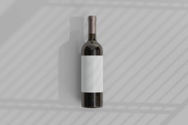 Boş Etiketli Kırmızı Şarap Şişe