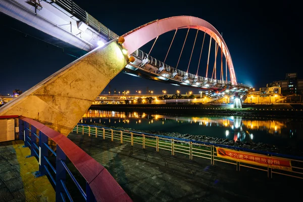 Jembatan Pelangi di malam hari, di Taipei, Taiwan . — Stok Foto