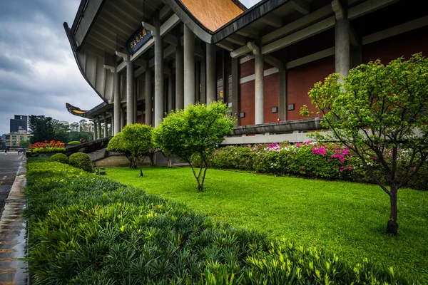Gärten vor der nationalen Sun Yat-sen-Gedächtnishalle im xi — Stockfoto