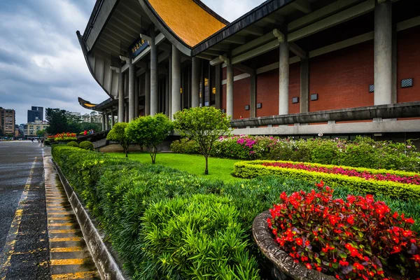 Gärten vor der nationalen Sun Yat-sen-Gedächtnishalle im xi — Stockfoto