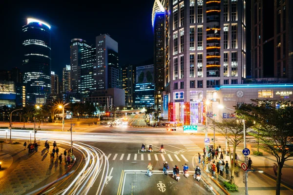 Moderna byggnader och skärningspunkten på Banqiao, i New Taipei City — Stockfoto