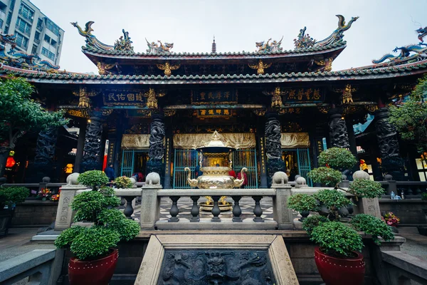 Зовнішній вигляд храму Longshan в Тайбеї, Тайвань. — стокове фото