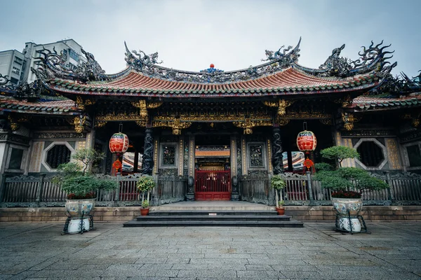 Зовнішній вигляд храму Longshan в Тайбеї, Тайвань. — стокове фото