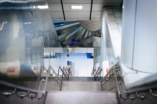 Treppe in Dongmen Station, Taipeh, Taiwan. — Stockfoto