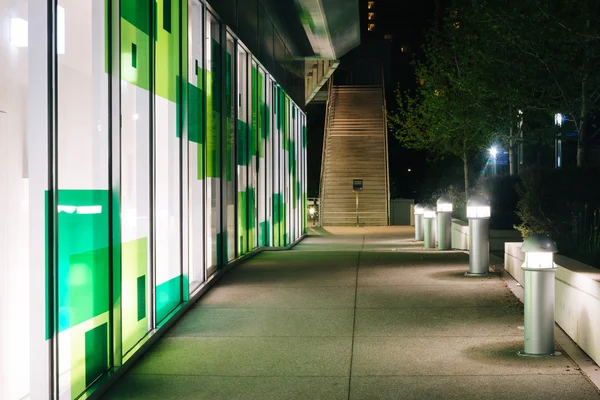 Passeio nos Jardins Yerba Buena à noite, em São Francisco, C — Fotografia de Stock