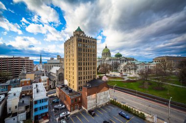 Binalar ve Pennsylvania State Capitol karmaşık içinde görünüm 